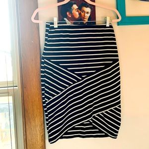 Black striped fitted skirt